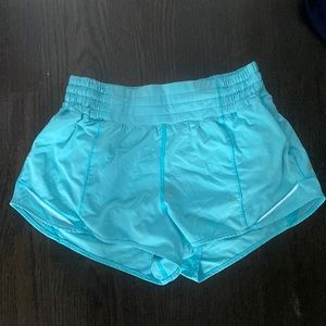 Lululemon Electric Turquise Hotty Hot HR 2.5 inch shorts